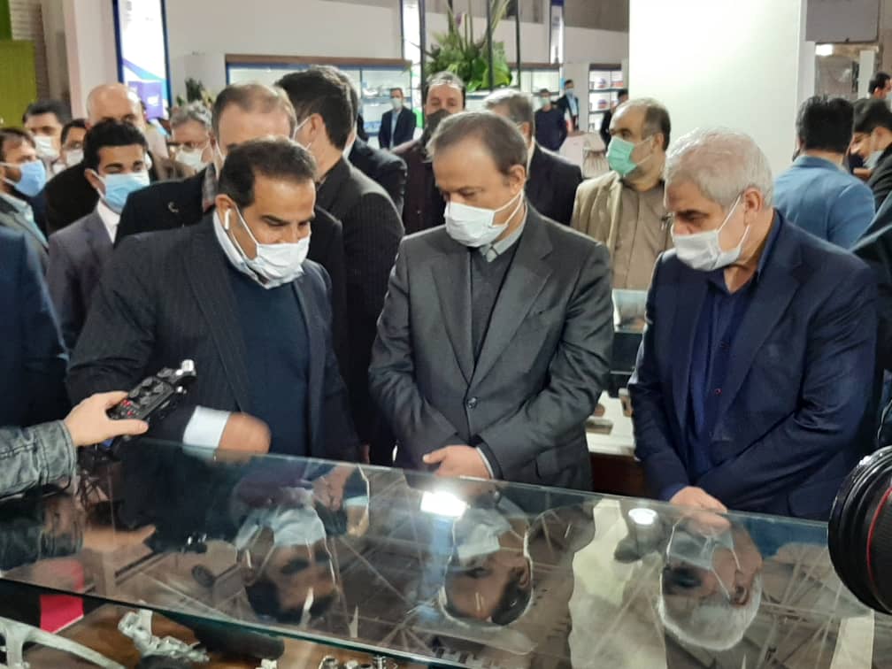 وزیر صمت از غرفه کروز در نمایشگاه قطعات خودرو بازدید کرد